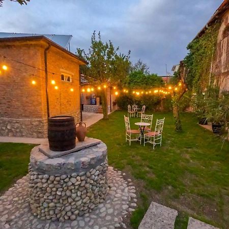 Intown Guesthouse Shkodër エクステリア 写真