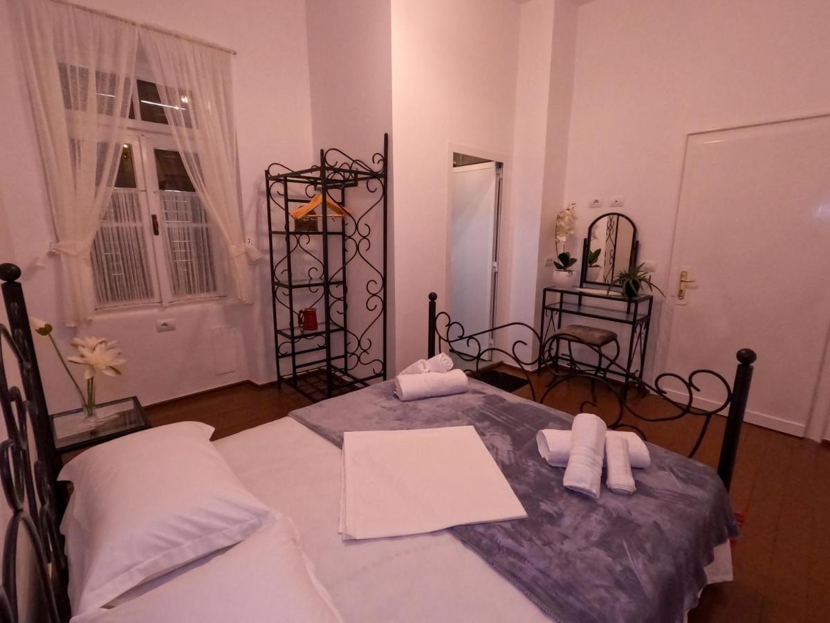 Intown Guesthouse Shkodër エクステリア 写真
