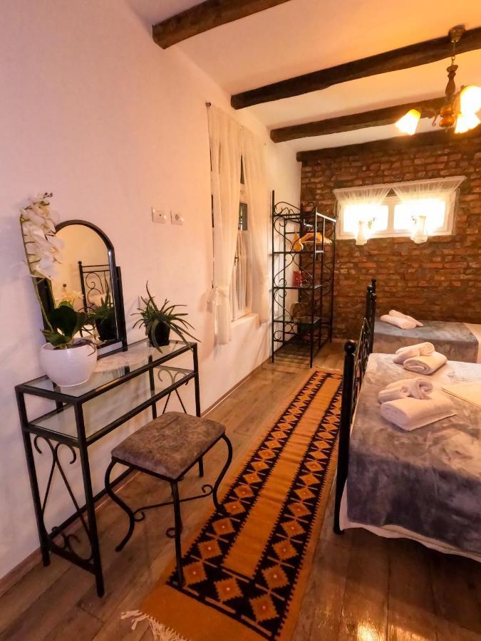 Intown Guesthouse Shkodër エクステリア 写真
