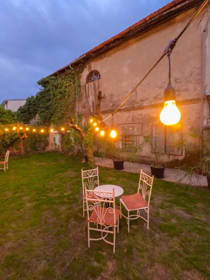 Intown Guesthouse Shkodër エクステリア 写真