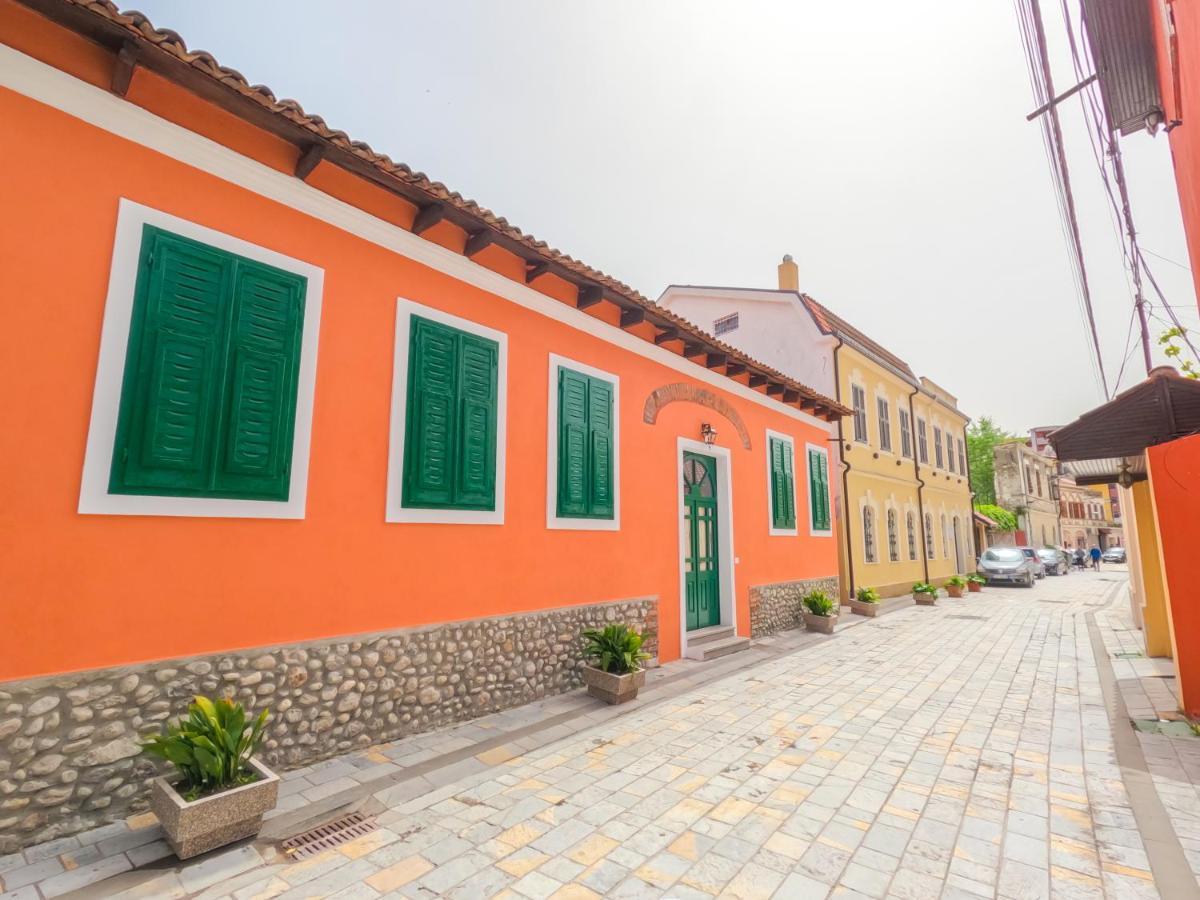 Intown Guesthouse Shkodër エクステリア 写真