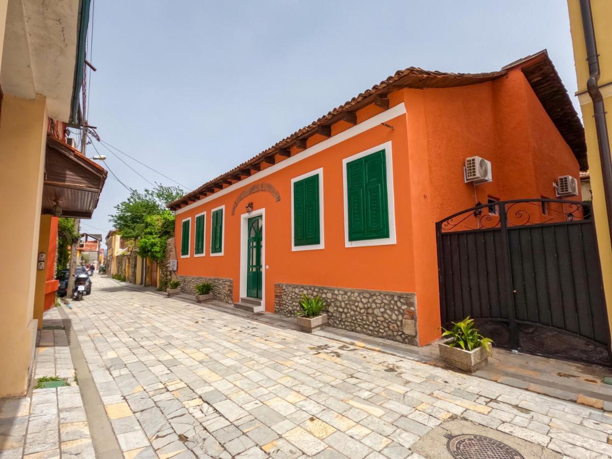 Intown Guesthouse Shkodër エクステリア 写真