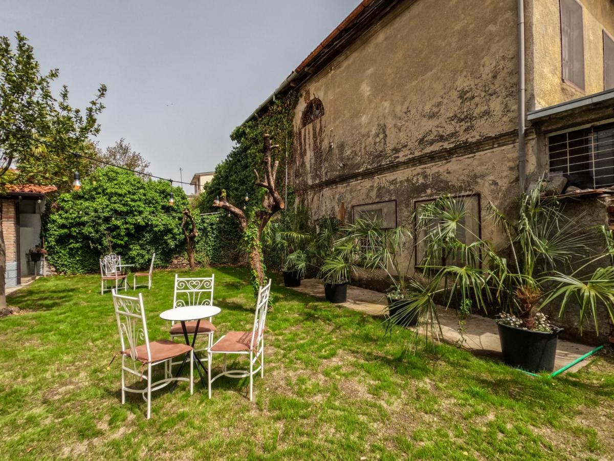 Intown Guesthouse Shkodër エクステリア 写真