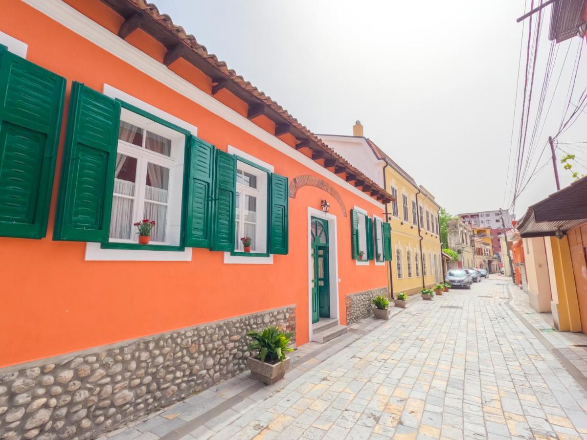 Intown Guesthouse Shkodër エクステリア 写真