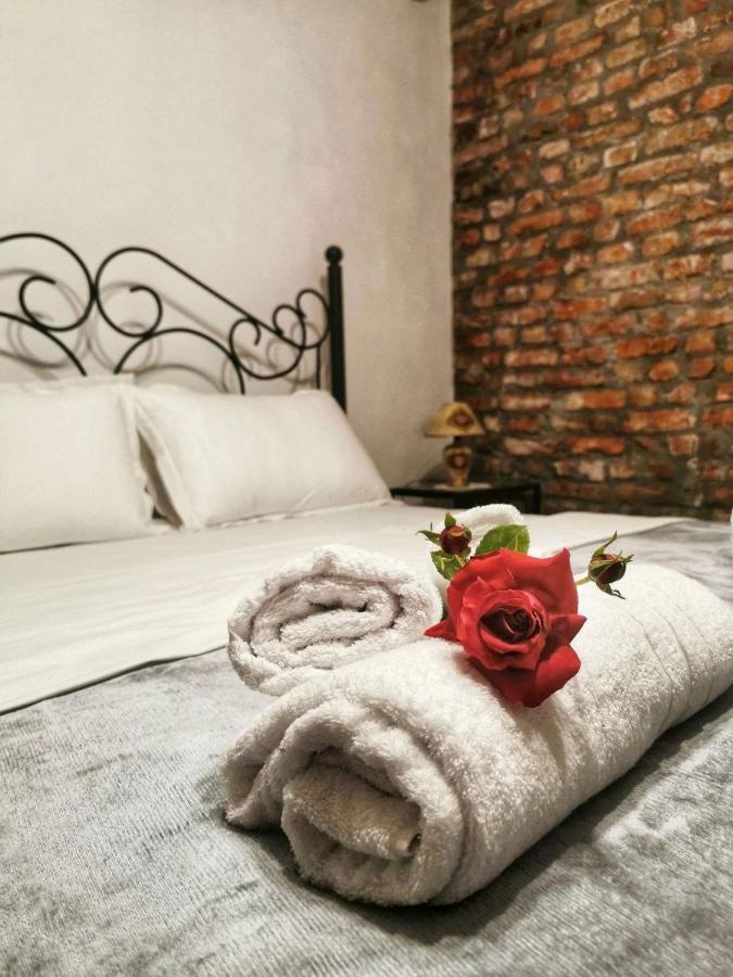 Intown Guesthouse Shkodër エクステリア 写真