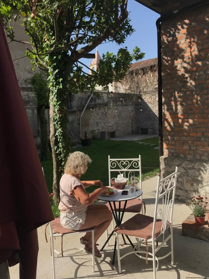 Intown Guesthouse Shkodër エクステリア 写真