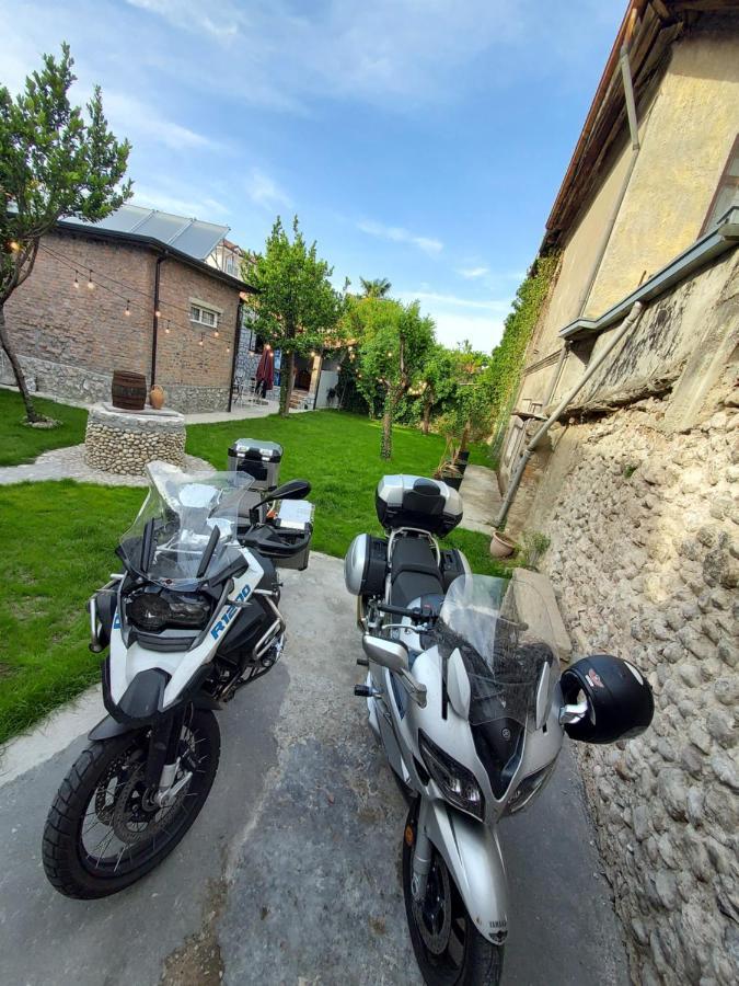 Intown Guesthouse Shkodër エクステリア 写真