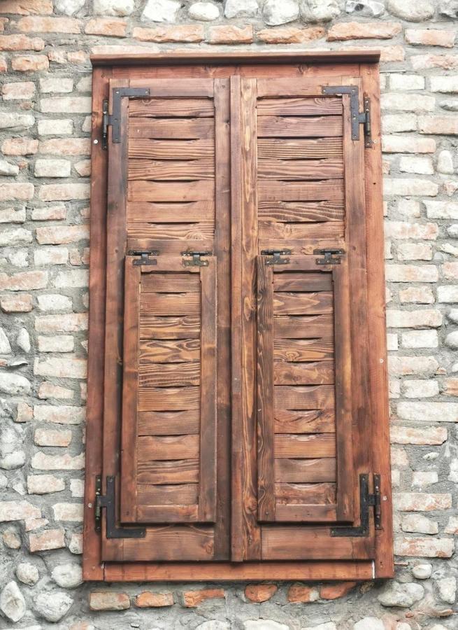 Intown Guesthouse Shkodër エクステリア 写真