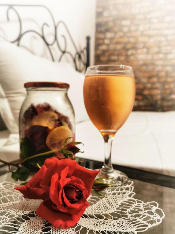 Intown Guesthouse Shkodër エクステリア 写真