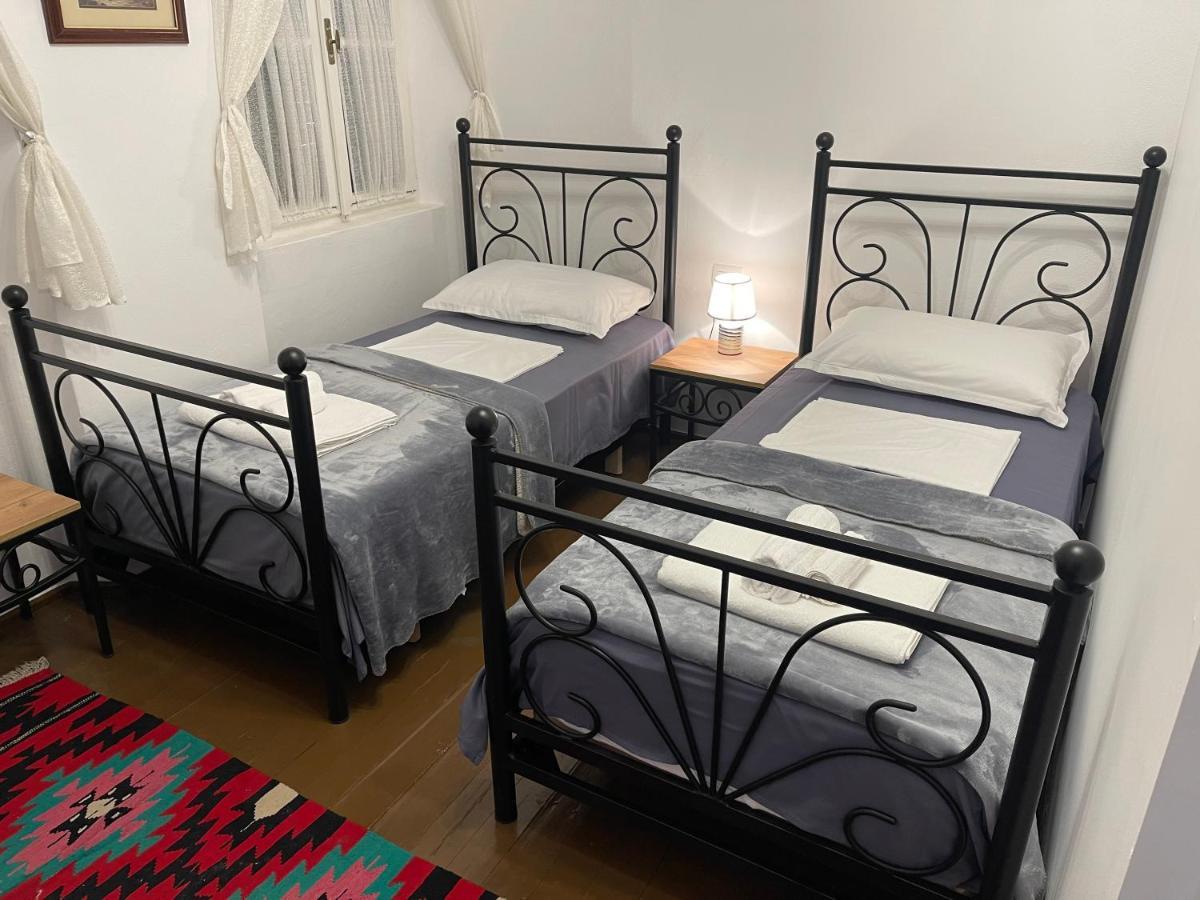 Intown Guesthouse Shkodër エクステリア 写真