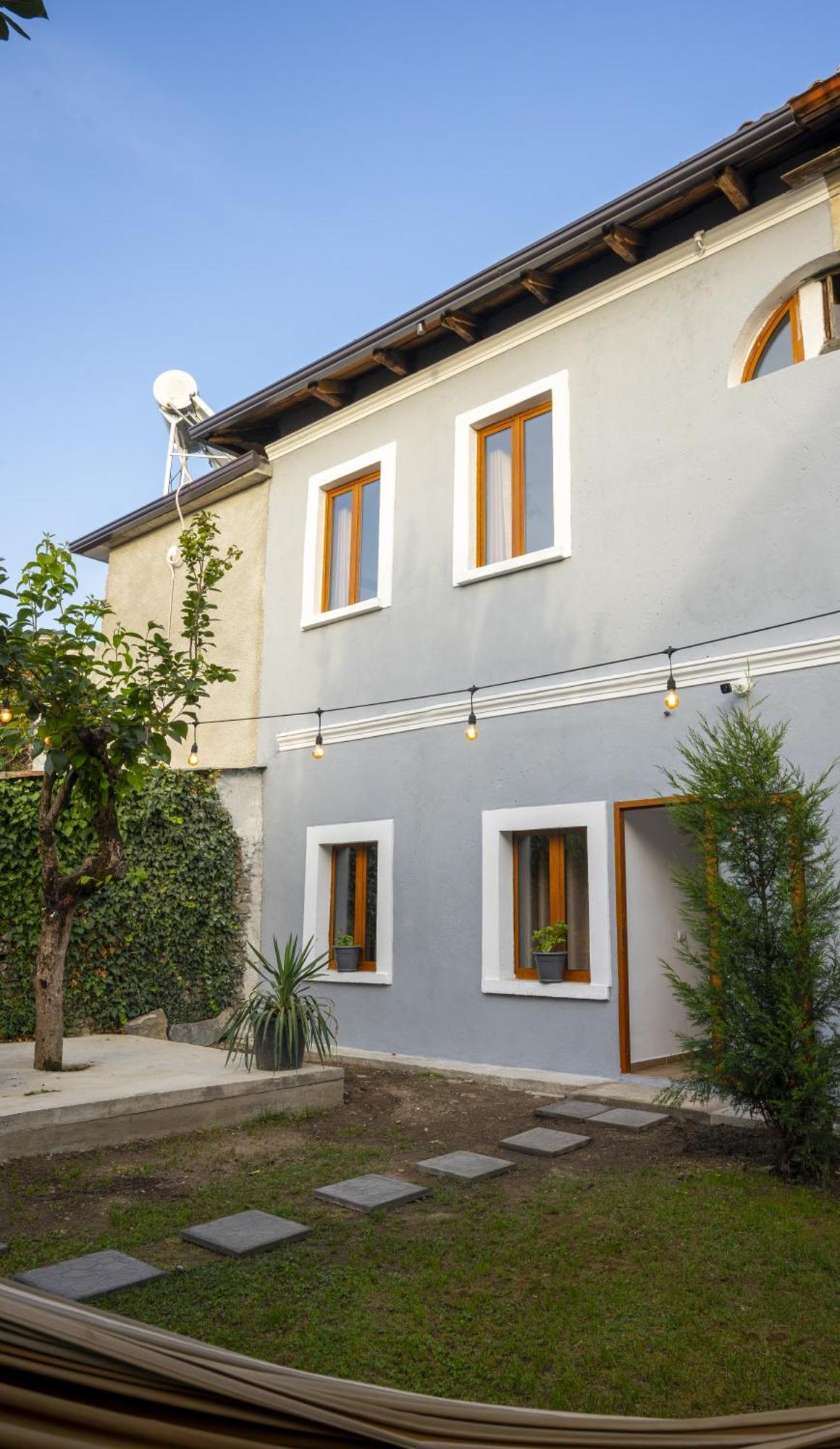 Intown Guesthouse Shkodër エクステリア 写真